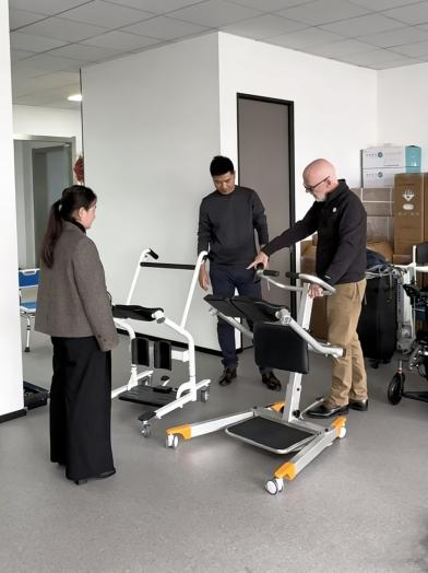 Un cliente australiano vuelve a visitar y confirma el pedido repetido in situ, respaldando las capacidades de HEINSY